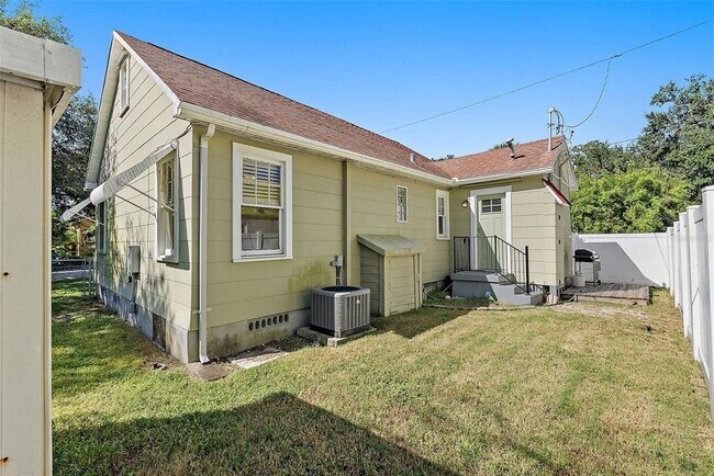 Building Photo - 769 Kirkwood Terrace N