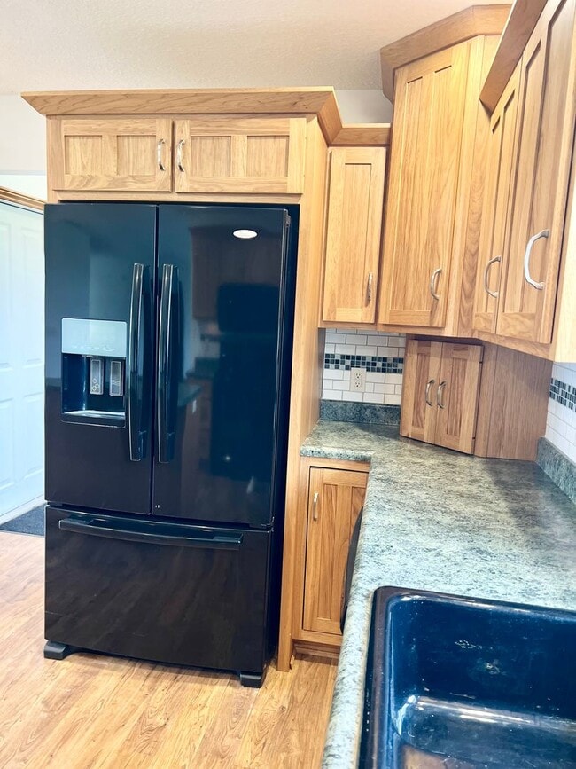 Building Photo - NEW LISTING! 3 Bedroom home