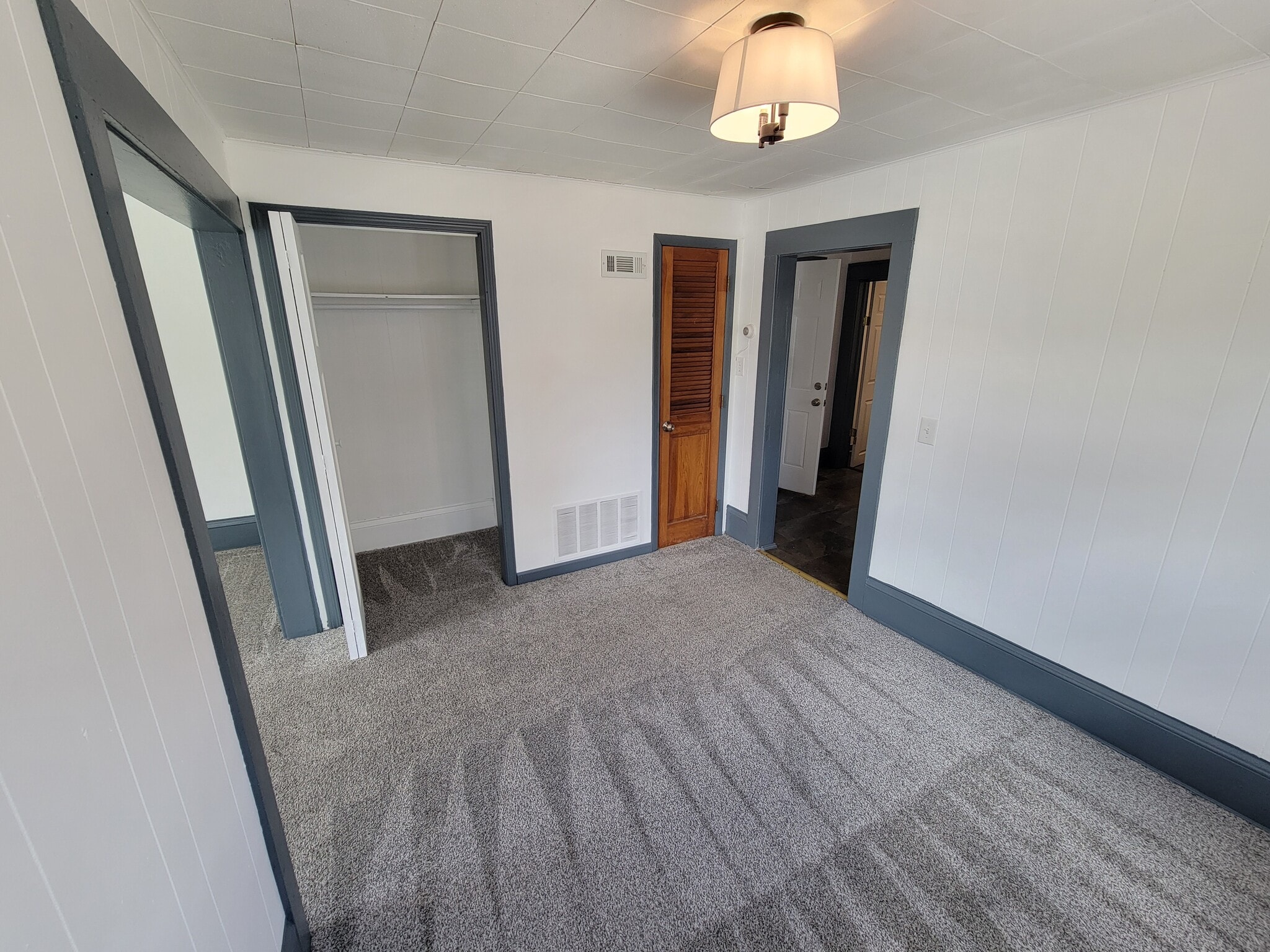 Dining Room - 607 Manchester St