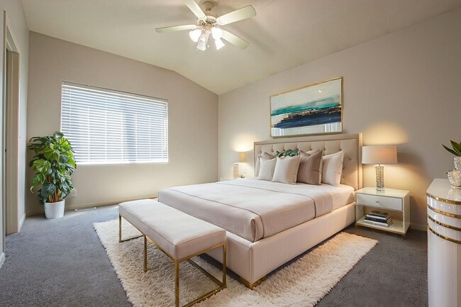 Building Photo - Extremely Spacious 3 Bedroom / 2.5 Bath Home in Bellevue!