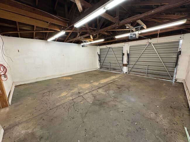 Building Photo - 1424 18th Ave