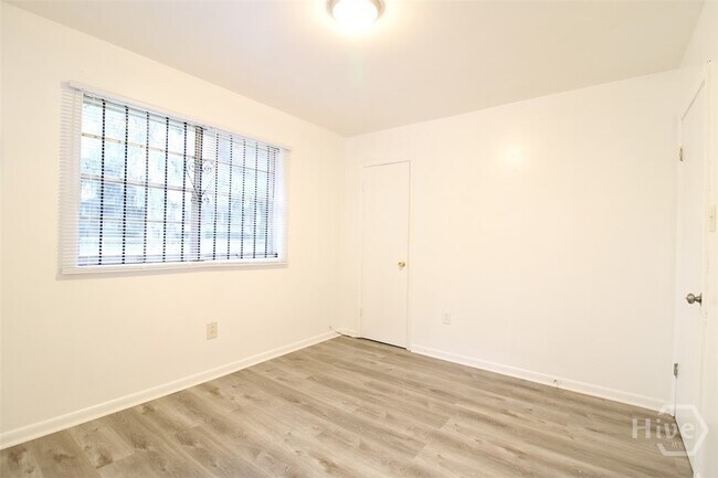 Building Photo - 1204 E Anderson St