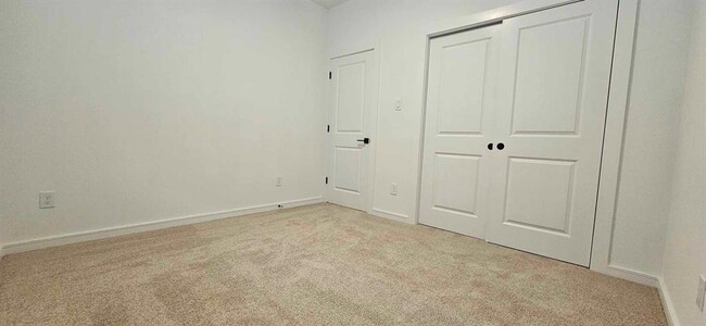 Building Photo - 8411 Bay Oaks Dr