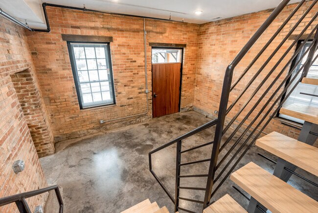 Building Photo - 225 Old South High St