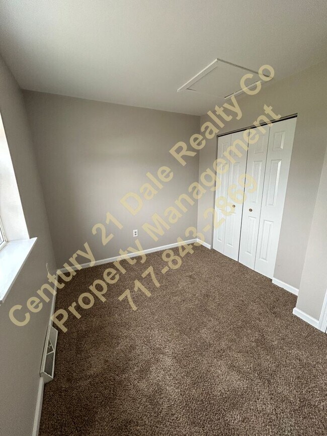 Building Photo - 3 BR, 1.5 Baths, 1 car garage Dover PA