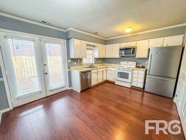 Building Photo - 102 David Dr