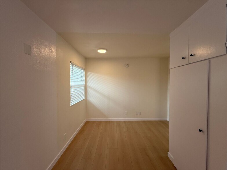 Building Photo - 15634 Leadwell St