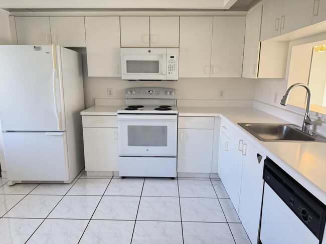 Building Photo - 1001 SW 141st Ave