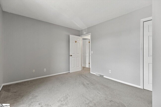 Building Photo - 97 Jamestowne Way