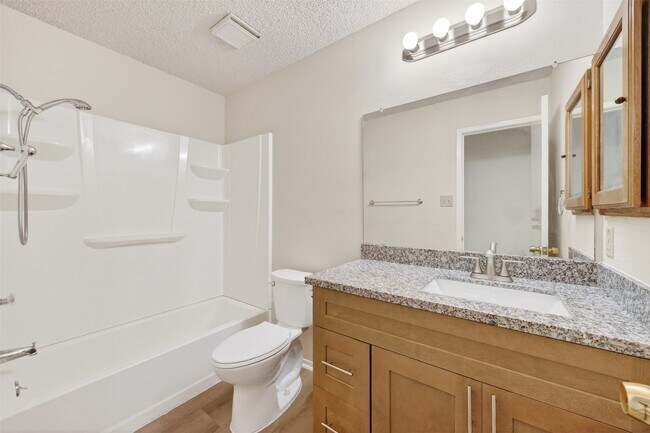 Building Photo - 12047 Plumpoint Dr