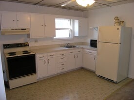 Building Photo - 396 W Clements Bridge Rd