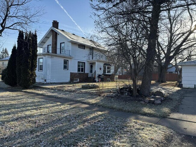 Building Photo - 1502 east 5th street