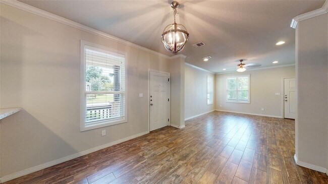 Building Photo - 914 Fairview Ave