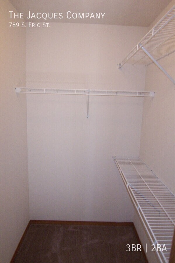 Building Photo - 789 S Eric St