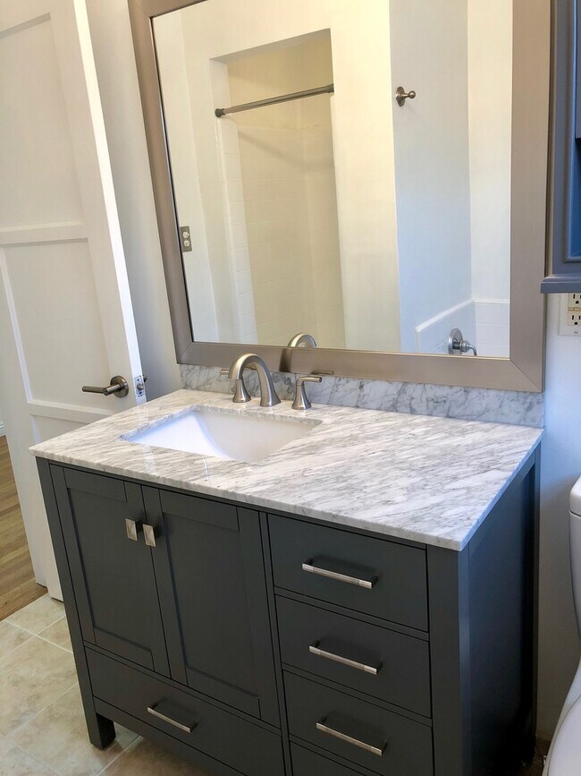 Building Photo - 1727 Franklin St