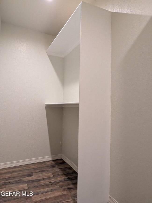 Building Photo - 8484 Alameda Ave