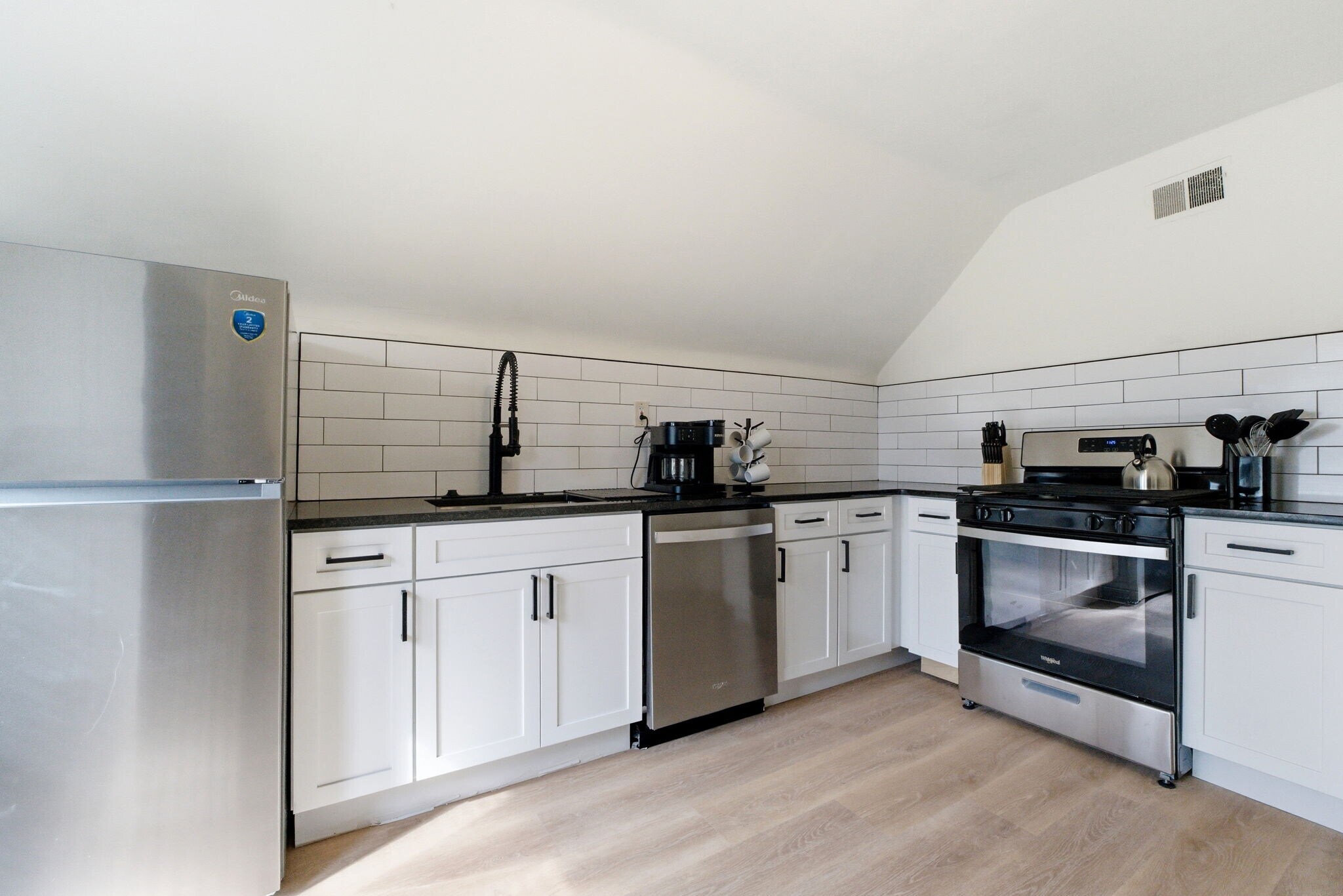 Building Photo - 3326 E Overlook Rd