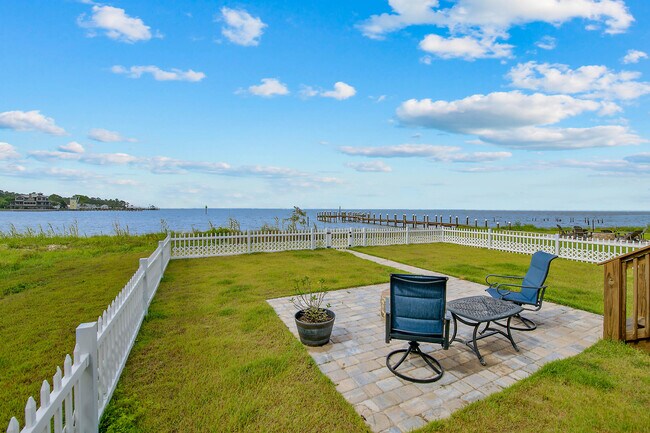 Building Photo - 486 Beatrice Point Rd