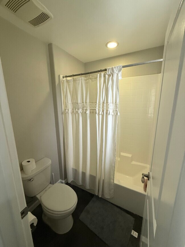 Building Photo - 1230 Baylor Way