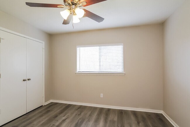 Building Photo - 31518 Kingston Village Dr