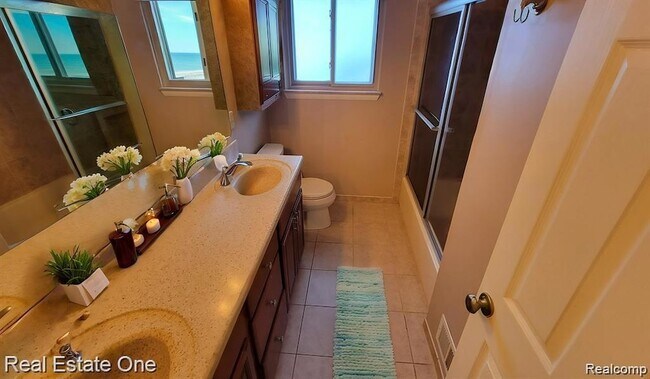 Building Photo - 43608 Lombardy Dr