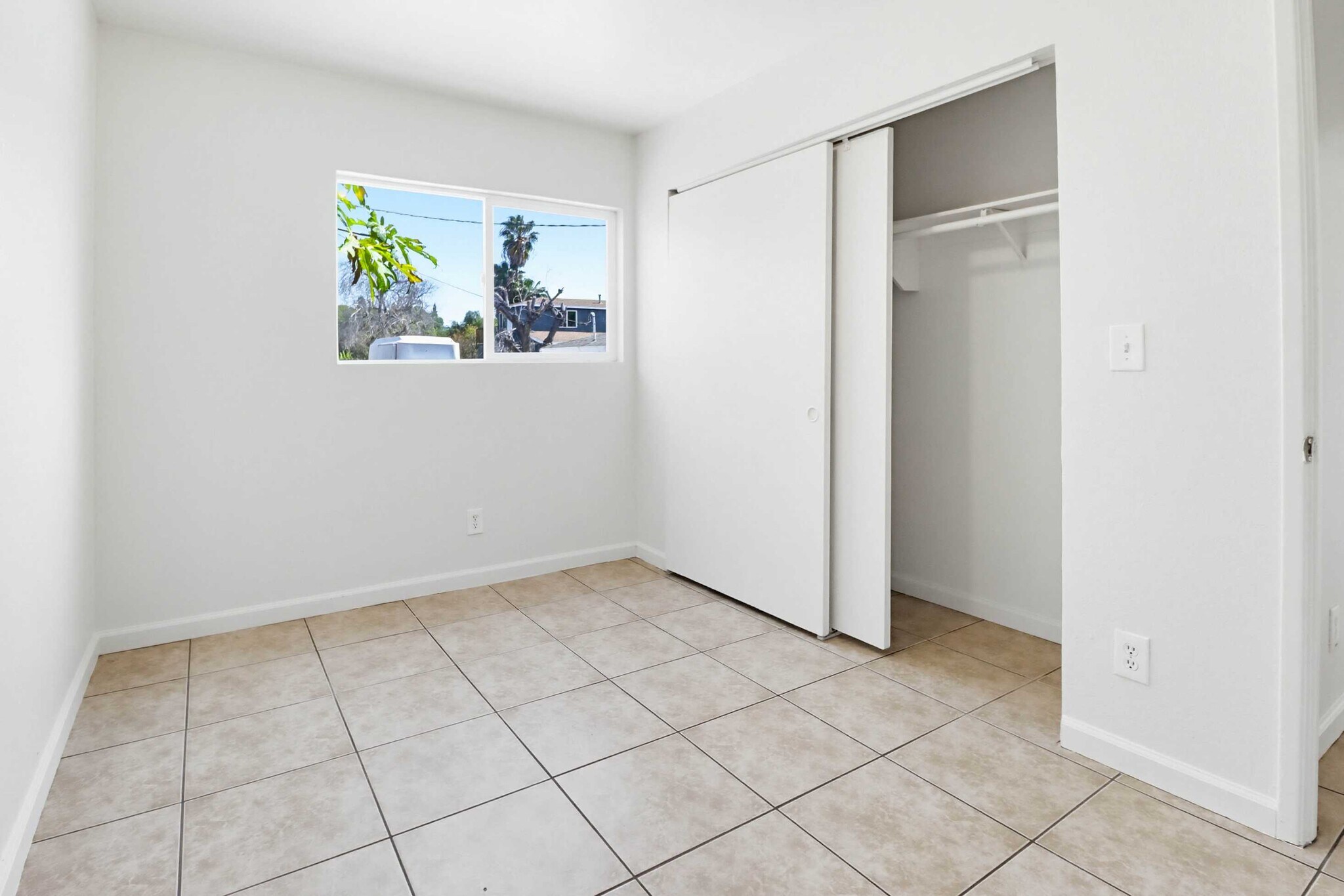 Building Photo - 856 S Gregory St