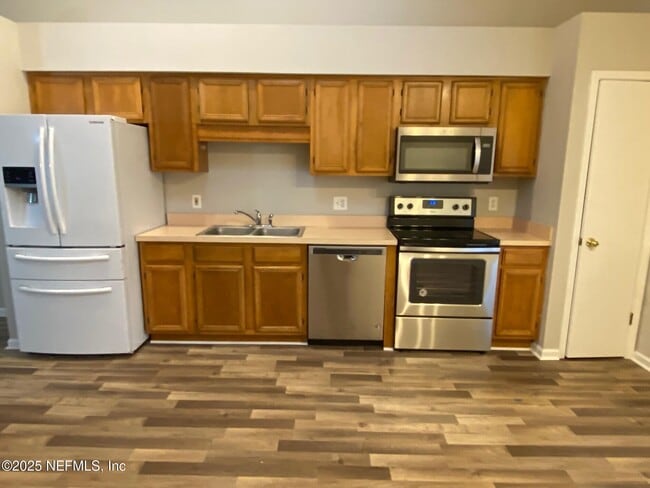Building Photo - 421 Filmore Dr
