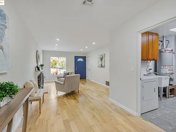 Building Photo - 1431 Sunset Loop