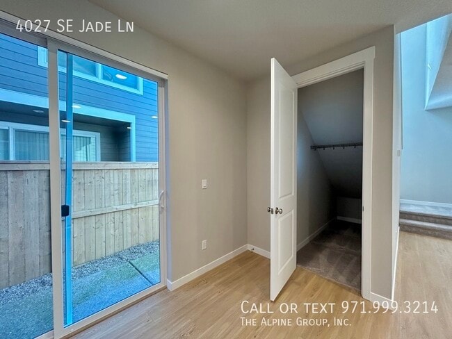 Building Photo - 4027 SE Jade Ln