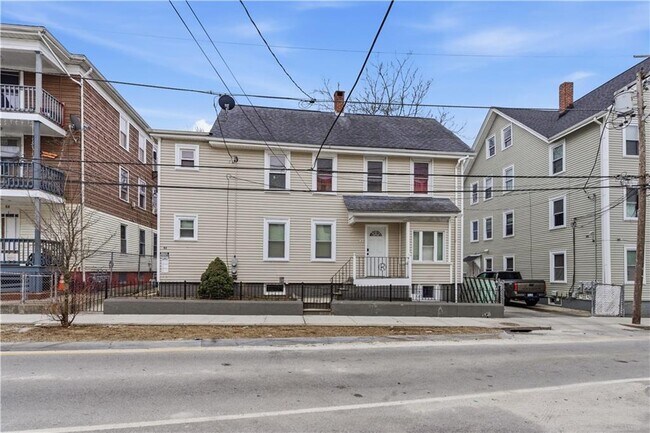 Building Photo - 92 Sylvian St