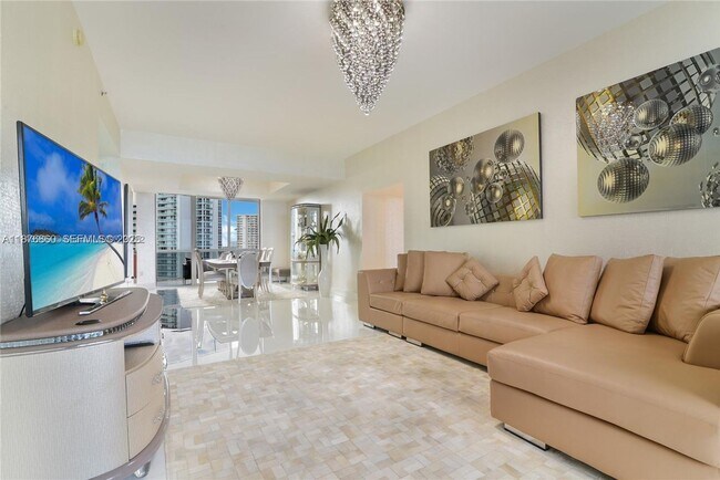 Building Photo - 15811 Collins Ave