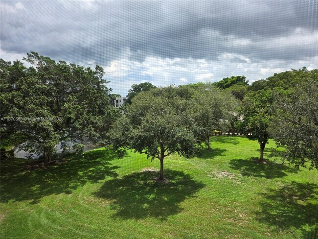 Building Photo - 9410 Poinciana Pl