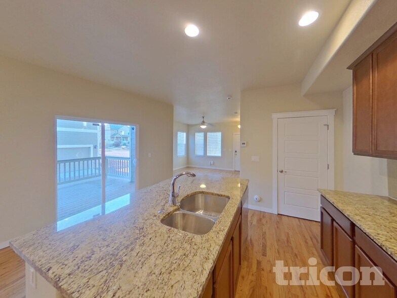 Building Photo - 2482 Ellingwood Dr