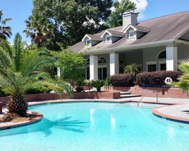 Building Photo - Two bedroom condo with garage - James Island
