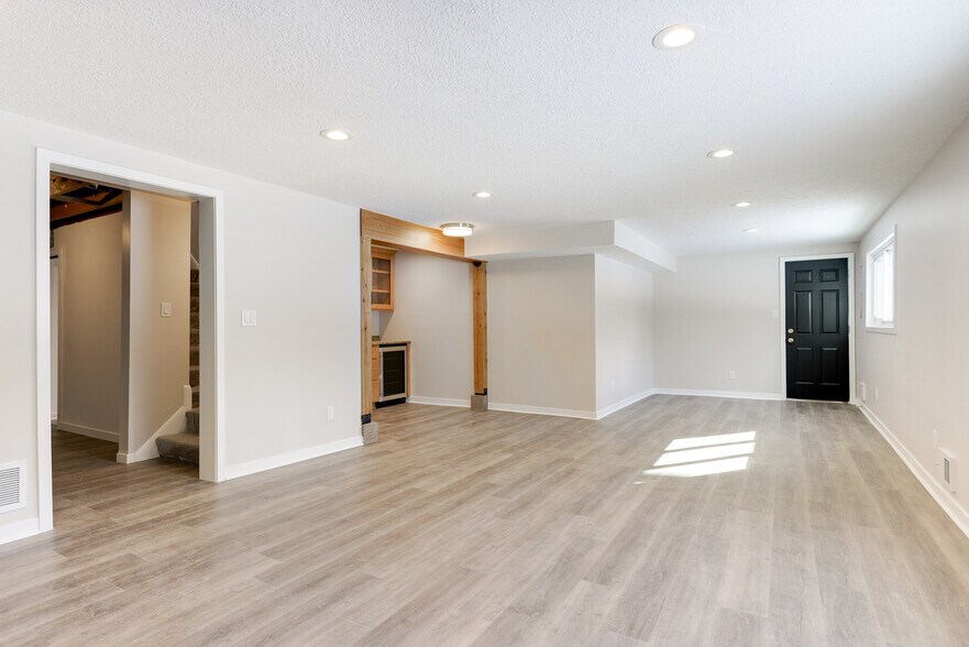 Building Photo - 1943 Regent Ave N