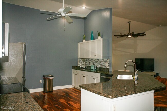 Building Photo - 723 NW 38th Pl