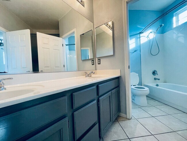 Building Photo - Stunning SOLAR Home with Heated Pool / Spa...
