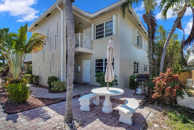 Building Photo - 3212 NE 9th St