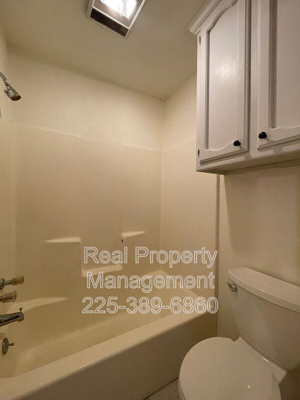 Building Photo - 9841 Siegen Ln