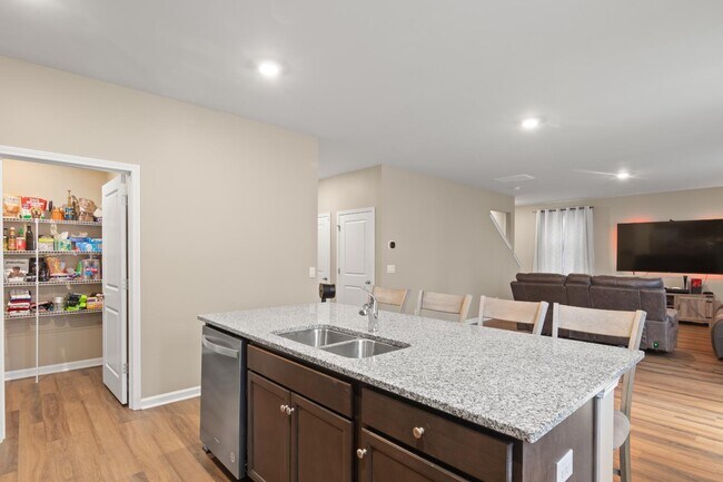 Building Photo - 103 Cardinal Flower Ct