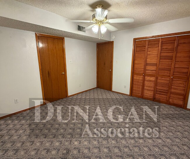 Building Photo - 9/4 2:30  PM SCHEDULED SHOWING!!