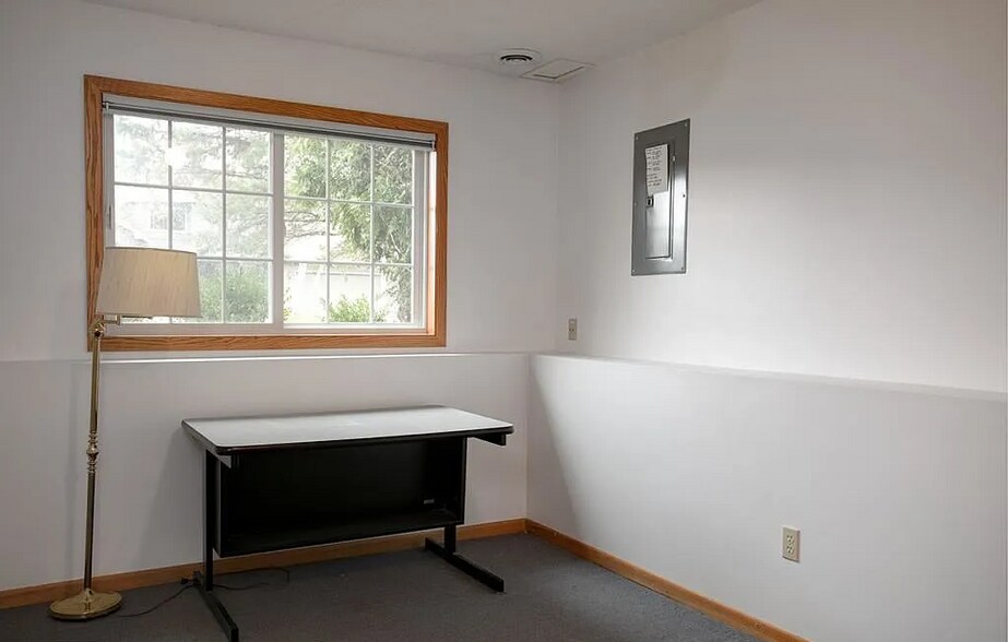 Building Photo - 644 Brockton Curv
