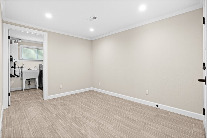 Building Photo - 2480 Ardee Ln
