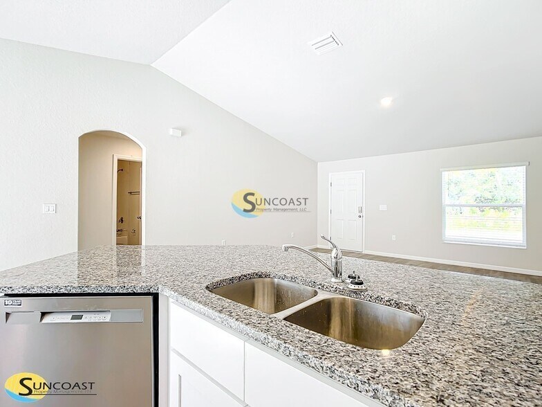 Building Photo - 6763 E Gurley St