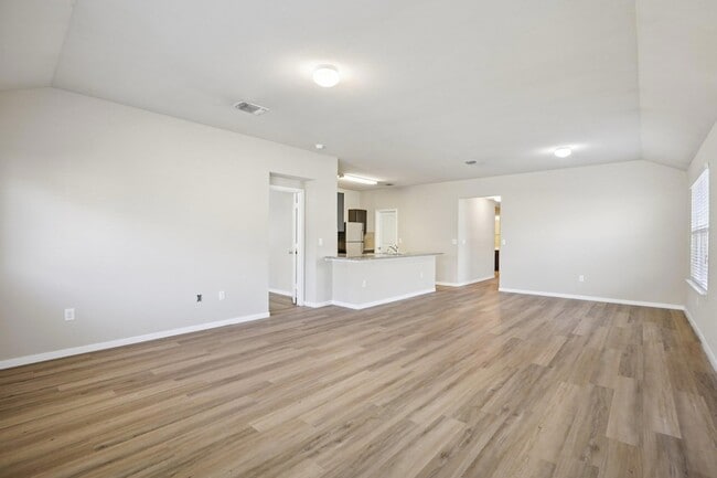 Building Photo - 13205 Henneman Dr