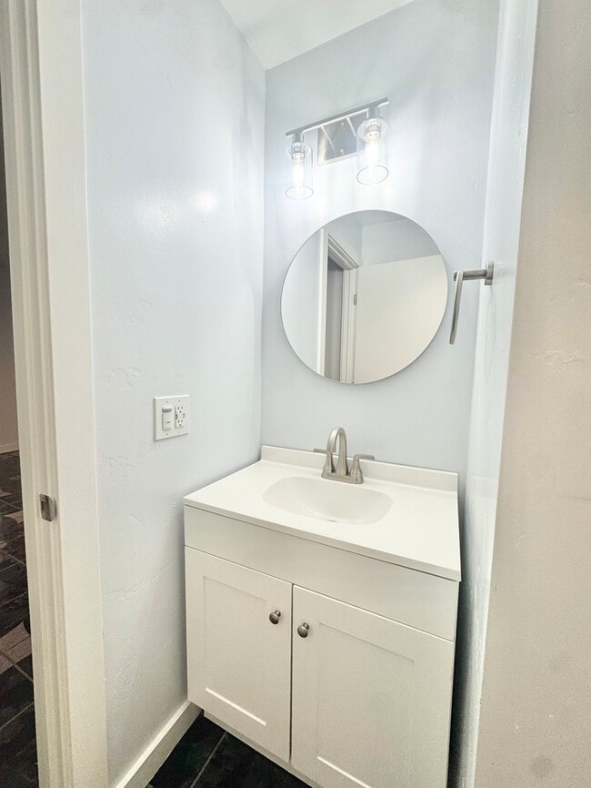 Building Photo - Charming/updated studio in North Highlands!