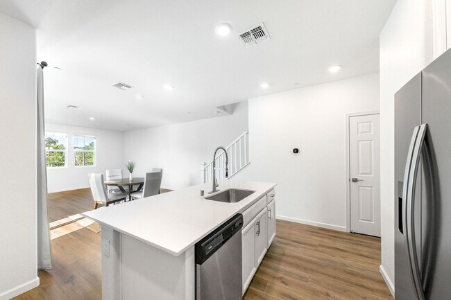 Building Photo - Citrus Heights AMAZING FLOOR-PLAN (Solar) ...