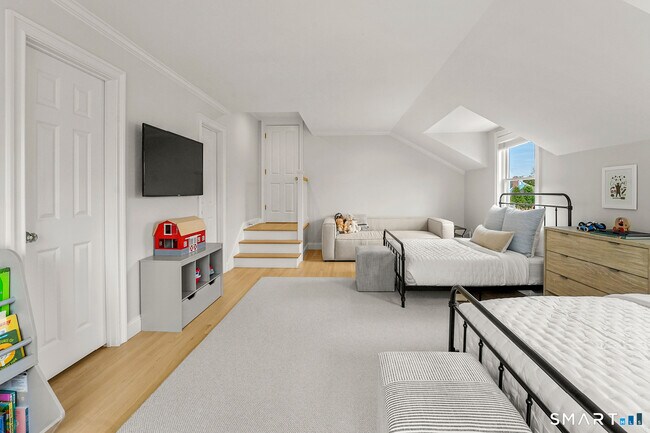 Building Photo - 16 Island Way