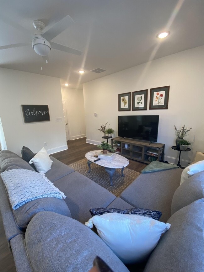 Building Photo - 114 Conrad Dr