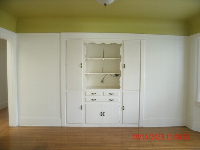 Building Photo - 1056 E 1st St